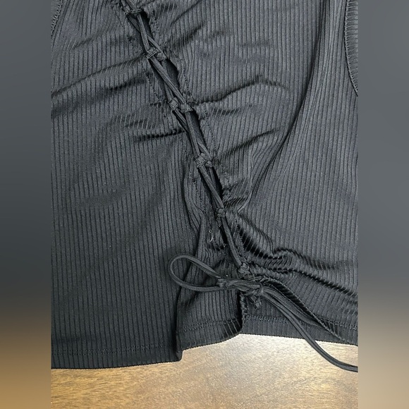 H&M Womens Top Size M Black Cropped Sleeveless Tank Stretch (0314) - Picture 5 of 8